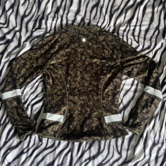 LULULEMON (Size M) Find Your Bliss Reversible Athletic Jacket - Picture 3 of 8